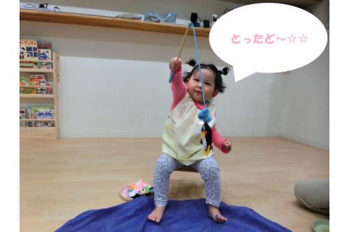 一匹ずつ、<span style='color:#00ff7f;'>慎重に</span>釣っていましたよ<span style='color:#66ffb2;'>☆</span><br><br>魚が釣れると<br>「<span style='color:#70b7ff;'>うわ～みて</span>」<br>「<span style='color:#ff5bff;'>とれたよ</span><span style='color:#ff198c;'>！！</span>」と<br><span style='color:#a042ff;'>とっても嬉しそうに</span>教えてくれました✨<br>