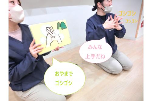 <span style='color:#007fff;'>「あわわ手あらいのうた」</span>で<br>手洗いの練習をしました<span style='color:#ffff00;'>★</span>