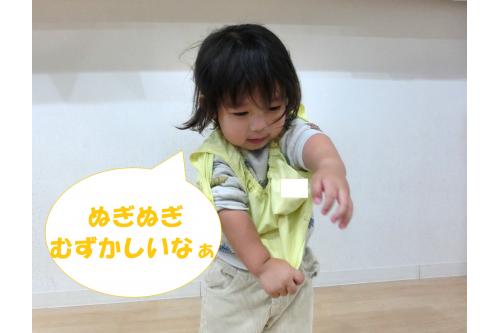 最近、りすチームのお友だちは<br>《<span style='color:#ff5656;'>じぶんでやる！！</span>》と<br>自分で出来ることが<br>増えてきました<span style='color:#ff00ff;'>♪</span><br><br><span style='color:#51ffa8;'>スモックの着脱</span>も<br>お昼寝の前に<span style='color:#5badff;'>脱いで</span><br>お昼寝後に<span style='color:#ffb56b;'>着ています</span>！<br>