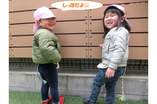 こ~んな<span style='color:#ff7f00;'>かわいいしっぽ姿</span>も<br>見せてくれました<span style='color:#ff007f;'>♡</span><br><span style='color:#007fff;'>簡単なルールのあるあそび</span>が<br>たのしくなってきた子ども達。<br><br><span style='color:#ff007f;'>わかりやすいもの</span>から<br>取り組んでいけたらと思います<span style='color:#007fff;'>(^^♪</span><br><br>また、次回のブログもお楽しみに<span style='color:#ffff00;'>★</span>