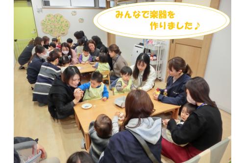 かわいい楽器が完成<span style='color:#ffff00;'>★</span><br>今回は<br><span style='color:#ff007f;'>うさぎチーム→ギロ</span><br><span style='color:#00ff00;'>りすチーム→でんでん太鼓</span><br><span style='color:#007fff;'>ひよこチーム→マラカス</span><br>を作りました♪<br>