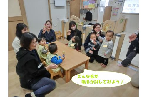 ひよこチームは<br>大きく上にあげて<br><span style='color:#ff007f;'>「こんなの作ったよ~」</span>と<br>見せてくれました!<br>