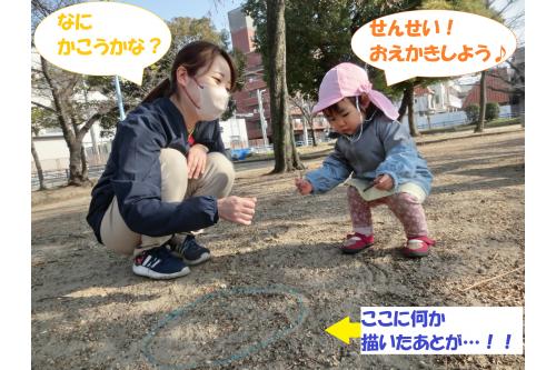 その後も<span style='color:#bc7aff;'>探索</span>は続き…。<br><span style='color:#7affbc;'>木の実</span>を見つけたり、<span style='color:#ff7a7a;'>石</span>や<span style='color:#ffbc7a;'>木の枝</span>を見つけて<br><span style='color:#7abcff;'>お絵描き</span>を楽しんでいました<span style='color:#ff007f;'>♡</span>