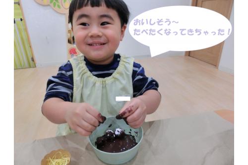 白色の丸がどんどんと<br><span style='color:#75ffff;'>茶色くなっていく様子</span>をみて<br><br>「<span style='color:#ba75ff;'>本当のチョコレートみたい</span>」<br>「<span style='color:#baff75;'>おなかすいてきたね</span>」<br>「<span style='color:#ffb56b;'>たべた~い</span>」<br>と色々な<span style='color:#5badff;'>声</span>が聞こえてきました<span style='color:#ffff0a;'>(^^♪</span>
