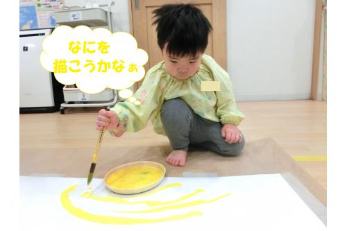 「<span style='color:#b56bff;'>今日は誰がおやすみ？</span>」や<br>「<span style='color:#66ffb2;'>今日はなにするの？</span>」と<br>先生に確認するのがブームの<br><span style='color:#ffb56b;'>りすチーム★</span><br><br>そんな今日はなにするの？に<br><span style='color:#ff70ff;'>絵の具だよ</span>！と答えると<br>「やったーー♪」と<br><span style='color:#ff56aa;'>ワクワクした顔</span>で<br>大喜びな子どもたち(^o^)<br>