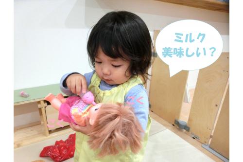 最近のリスチームは<br><span style='color:#a0ff42;'>お世話がしたい</span>という<br>気持ちが大きいようで<br>おまままごとを始めると<br><span style='color:#ff60af;'>お人形のお世話</span>に<br>大奮闘しています(^o^)<br>