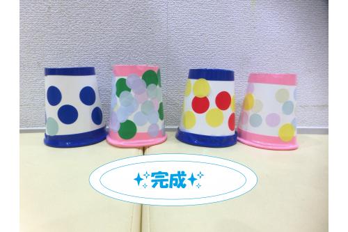 <span style='color:#ff7f00;'>完成</span>したものがこちら！<br><br>１人ひとり<span style='color:#ff007f;'>個性豊かな</span>ロケットが完成しました<span style='color:#ffff00;'>★</span>