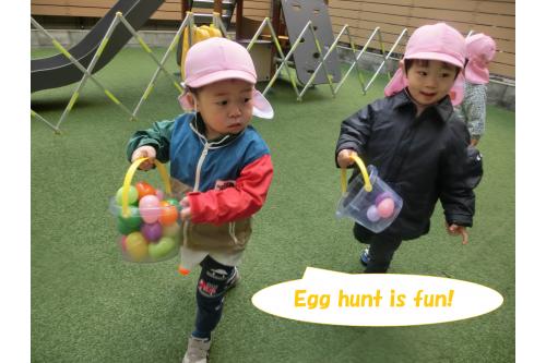 Egg huntではたくさんかごに集めていましたが<br><span style='color:#0000ff;'>青色だけ</span>や<span style='color:#ff7f00;'>暖色ばかり</span>集める子<br>とにかくいろんな色をかごに入れる子と<br>様々な姿を見せてくれました<span style='color:#007fff;'>♪</span>