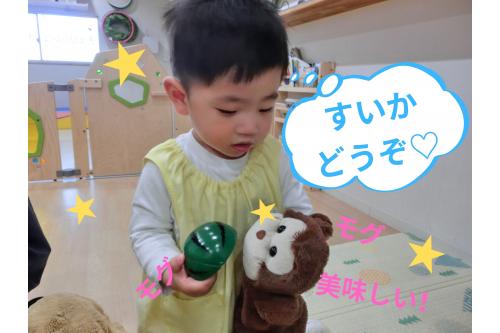 <span style='color:#ffb266;'>リスチーム（１歳児）</span>になって<br>ゲートの外で過ごすことが増え<br>最初は少し戸惑う姿も<br>ありましたが<br><span style='color:#a347ff;'>慣れてきた様子</span>の<br>子どもたち(*^^*)<br>