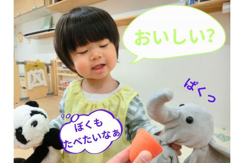 <span style='color:#2d96ff;'>動物</span>や<span style='color:#ff4ca5;'>食べ物</span>の名前も<br>少しずつ分かってきて<br>お野菜を出すときに<br>これなんだ？と<br>聞くと<span style='color:#ffb56b;'>「にんじん」</span><br><span style='color:#60ff60;'>「ブロッコリー」</span><br>など答えています☆<br>