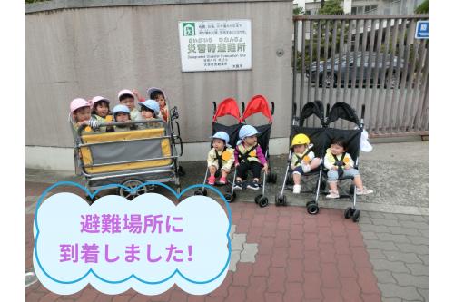 避難場所である<br><span style='color:#ff7aff;'>大阪教育大付属平野中高等学校</span>に到着しました。<br><br>改めて<span style='color:#ff7f00;'>道を確認</span>し、もしもに備えることが<br>できました！<br><br>何かあった時の<span style='color:#ff007f;'>備え</span>として<br>これからも訓練を続けていきたいと思います。<br><br>また、次回のブログもお楽しみに<span style='color:#ffff05;'>★</span>