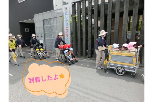 小児科へ到着しました<span style='color:#ff00ff;'>(^^♪</span><br><span style='color:#ff7f00;'>「ついたよ～！」</span>と伝えると<br><span style='color:#7f00ff;'>「もしもしする？」</span>と<br>しっかりと覚えていました。<br>