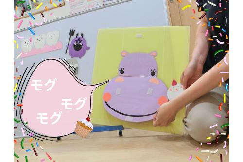 お口を開けるのが<br>上手な<span style='color:#28ff28;'>カバさん</span>にも<br>遊びに来てもらって<br><span style='color:#ff389b;'>ケーキ</span>をモグモグ…<br>