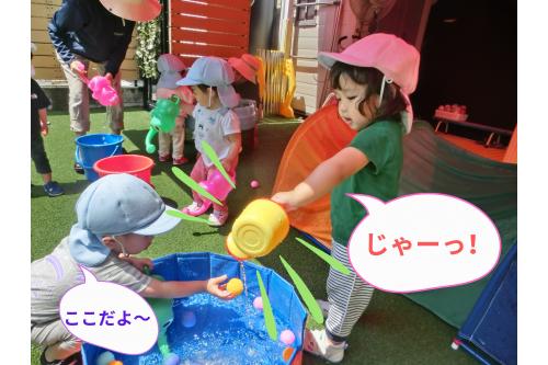 一緒に遊ぶ中で<span style='color:#ff7f00;'>力加減を学んだり</span><span style='color:#ff007f;'>遊び方を見て</span>学んだり…<br><br>異年齢児と遊ぶ中で<span style='color:#7f00ff;'>子どもたち自身の<br>発見</span>もたくさんあると思います。<br><br><br>ケガ無くたのしく過ごせるように<br>日々見守りながらも<span style='color:#ff7f00;'>子ども達の経験</span>を<br>大切にしていきたいと思います。<br><br>プールあそびのブログもお楽しみに<span style='color:#ffff00;'>★</span>
