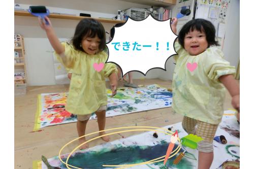 こんなに上手に<span style='color:#0000ff;'>塗り込む</span>ことが<br>できました✨<br><br>様々な色を重ねて深い色になると<br>達成感もひとしおのようで思わず<span style='color:#ff007f;'>ガッツポーズ!</span>