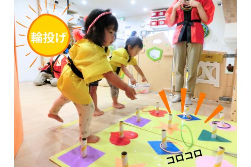 <span style='color:#2323ff;'>輪投げコーナー</span>も<br>大盛り上がり♪<br><br>「<span style='color:#93ff28;'>えい！</span>」と<br>狙いを定めながら<br><span style='color:#9933ff;'>真剣な顔</span>で<br>投げていましたよ★<br>