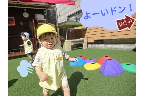 <span style='color:#ff7f00;'>歩行も安定</span>してきて小走りのような<br>姿もちらほら<span style='color:#ff00ff;'>♡</span><br>頑張って<span style='color:#007fff;'>お兄ちゃん、お姉ちゃん</span>についていこうと<br>走る姿がとってもかわいいです!<br>