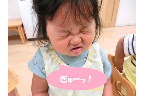 目を<span style='color:#ff47a3;'>ぎゅーっ！</span>と閉じて<span style='color:#ff4ca5;'>ぱっ！</span>と<br>開ける体操は、看護師の<span style='color:#00ff7f;'>真似</span>をして<br>みんな<span style='color:#ffa042;'>上手に</span>することができていましたよ<span style='color:#5656ff;'>♪</span>